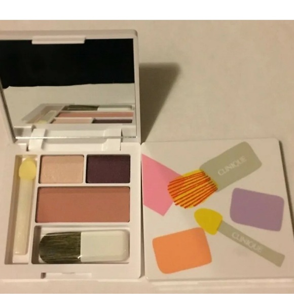 Clinique Eye Shadow Duo/Powder Blush Set - Picture 1 of 2